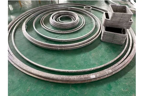 Metal- jacketed gaskets